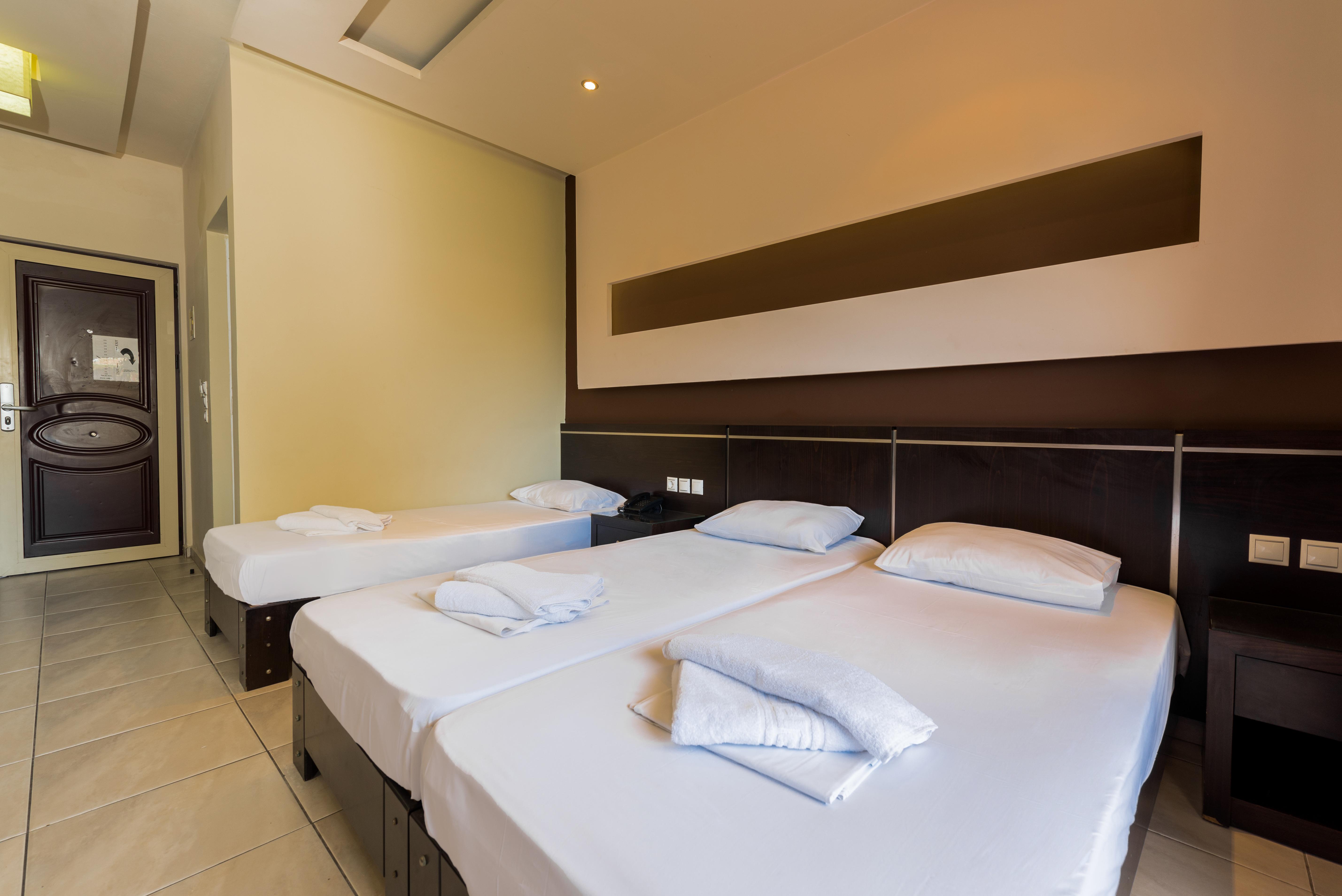 לגאנאס Canadian Hotel מראה חיצוני תמונה