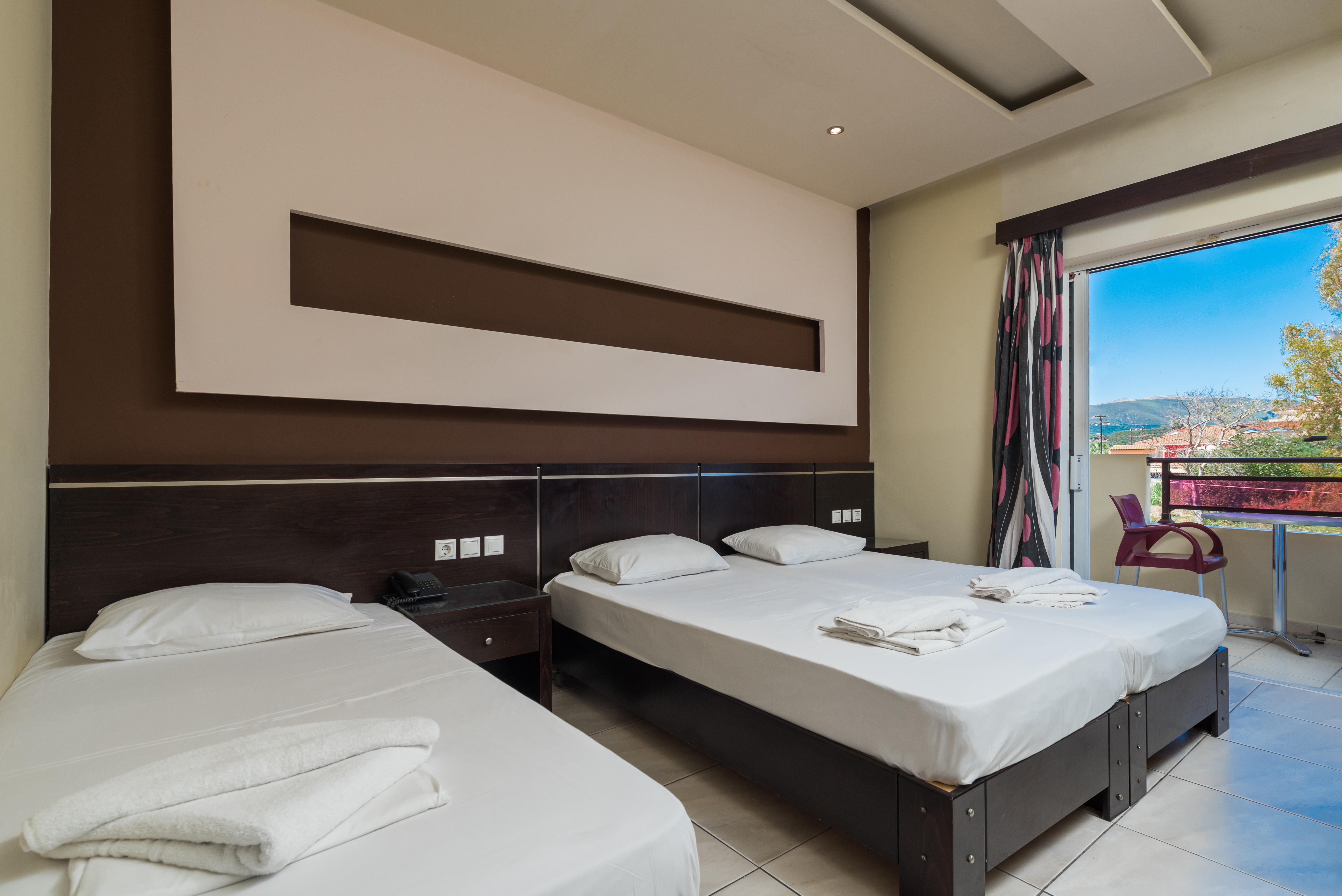 לגאנאס Canadian Hotel מראה חיצוני תמונה