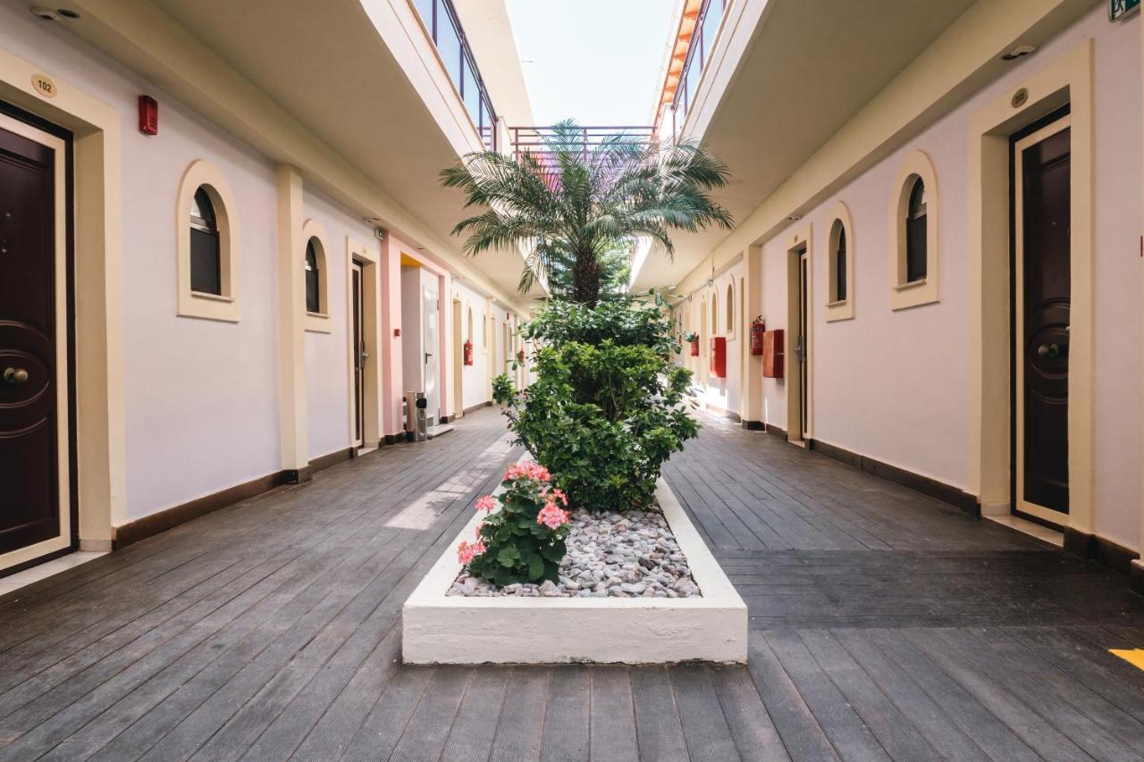 לגאנאס Canadian Hotel מראה חיצוני תמונה