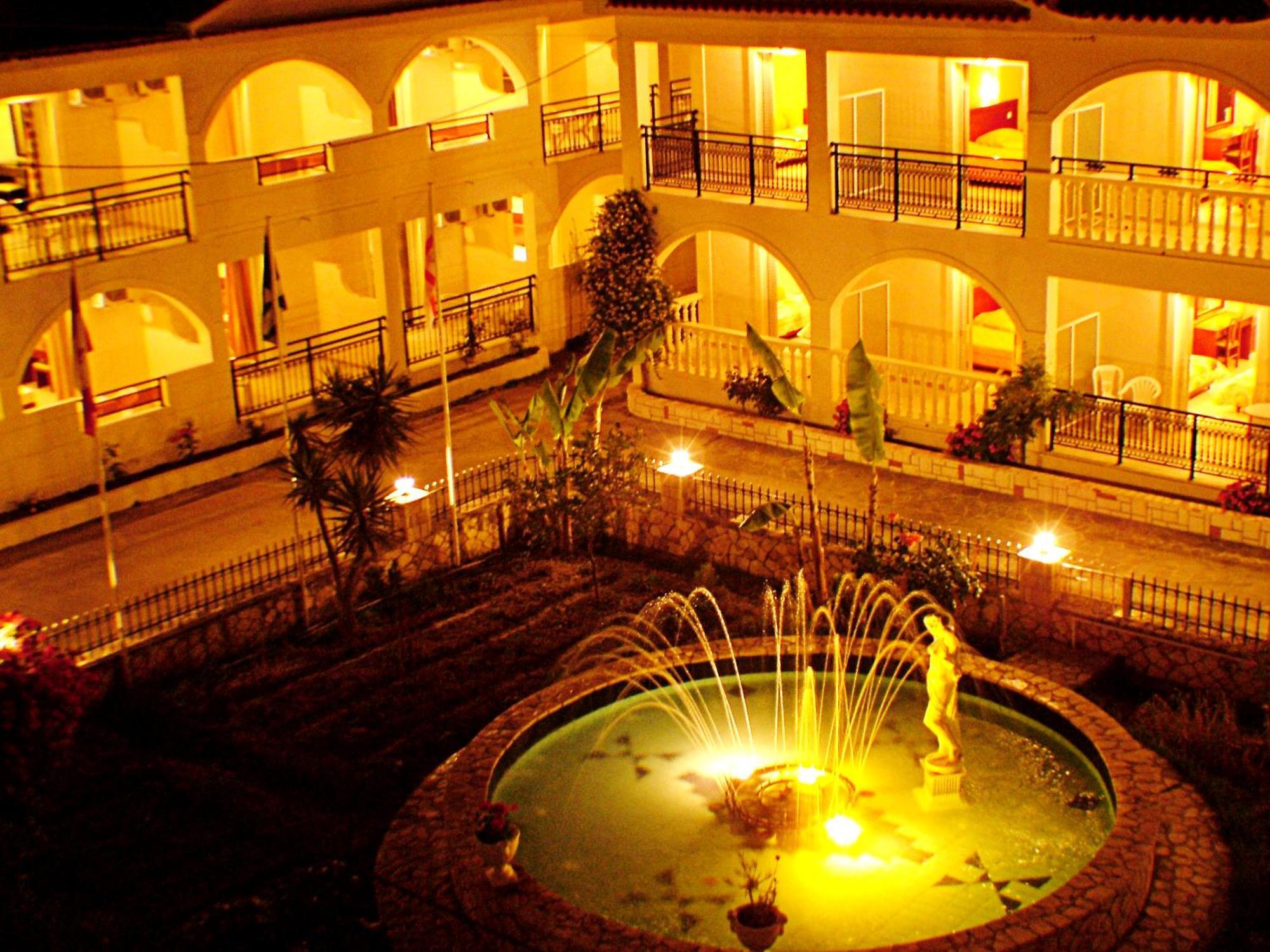 לגאנאס Canadian Hotel מראה חיצוני תמונה