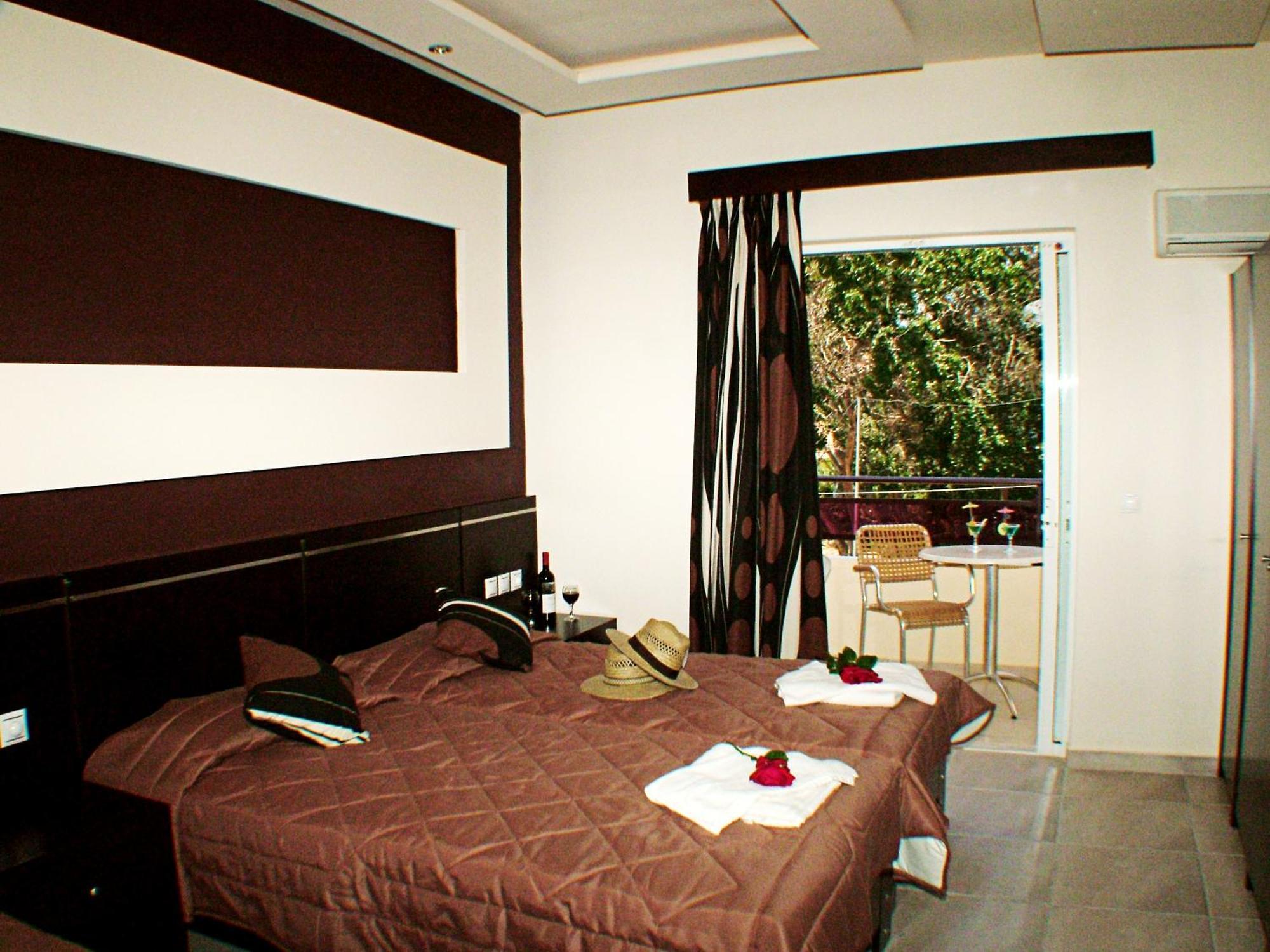 לגאנאס Canadian Hotel מראה חיצוני תמונה