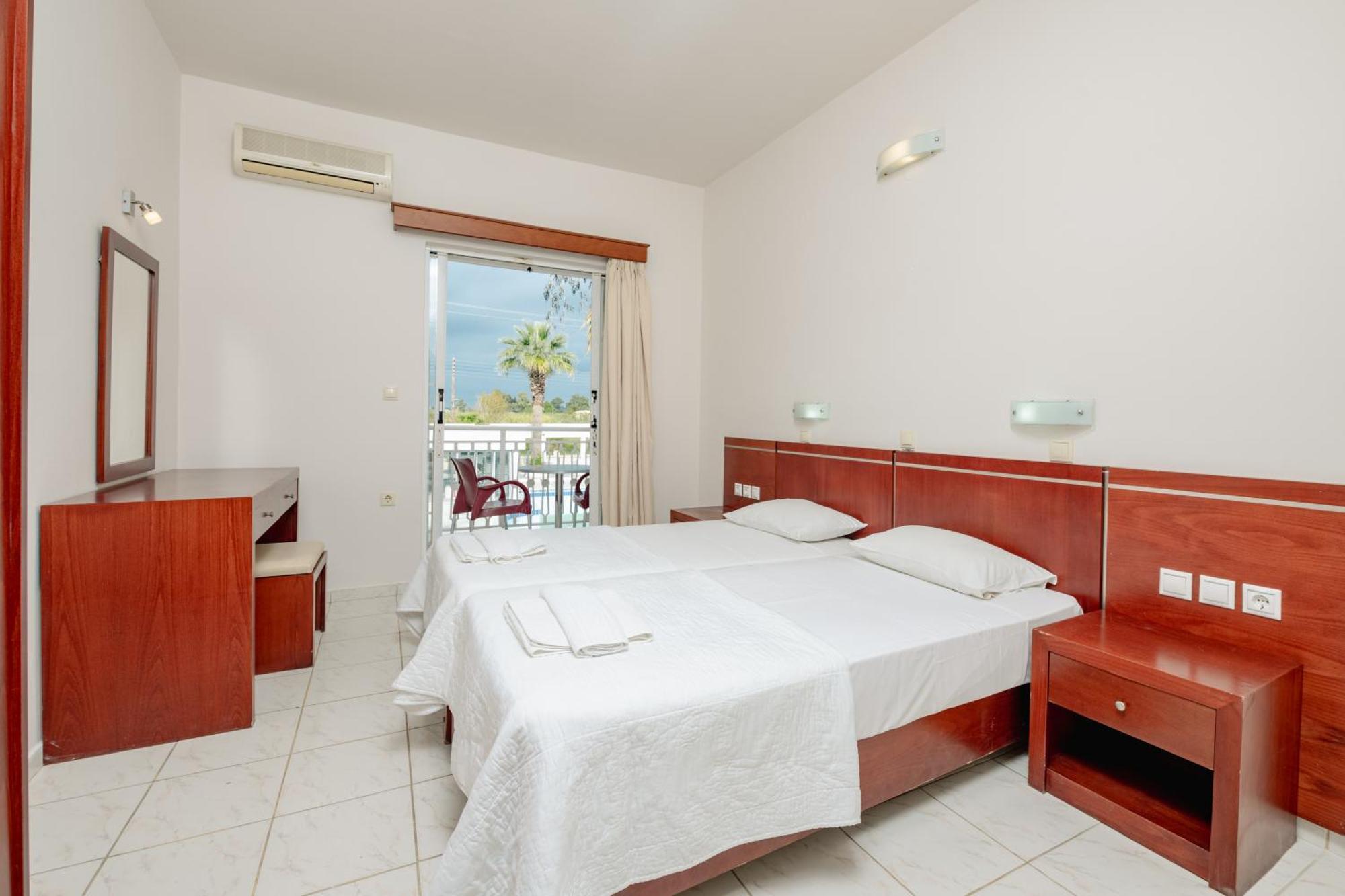 לגאנאס Canadian Hotel מראה חיצוני תמונה