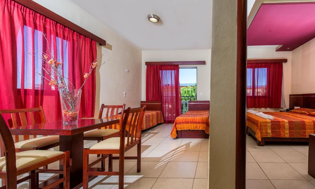 לגאנאס Canadian Hotel מראה חיצוני תמונה